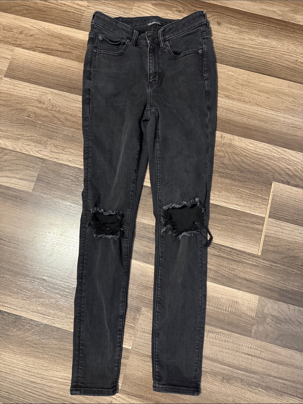 American Eagle Outfitters Black Distressed high rise jegging size 6